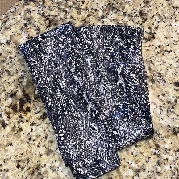 Spanx snakeskin medium faux leather leggings - Picture 3 of 3